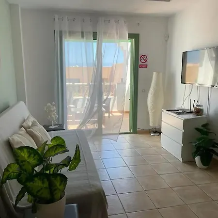 Charming With Mountain View In Castillo 60m² Shared Pool * 칼레타데푸스테