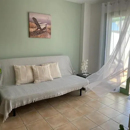 Charming With Mountain View In Castillo 60m² Shared Pool 칼레타데푸스테